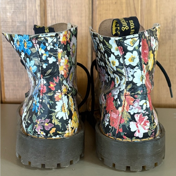 Vintage Floral Lace-Up Boots - Picture 6 of 8